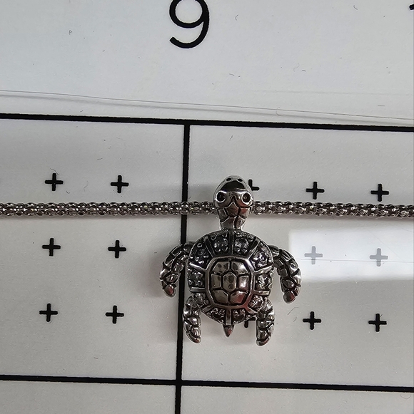 925 sterling silver & Rhinestone turtle Necklace - Picture 5 of 5